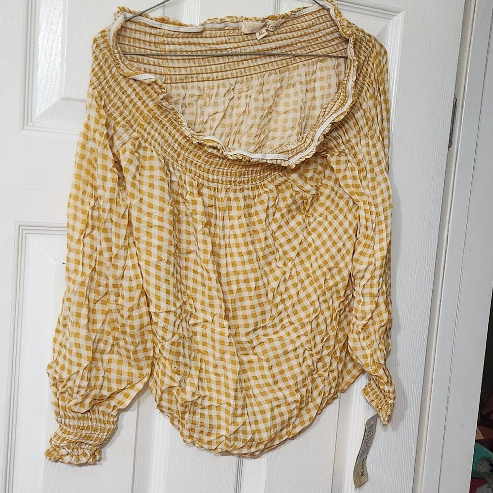 Off the shoulder midsleeve plaid shirt